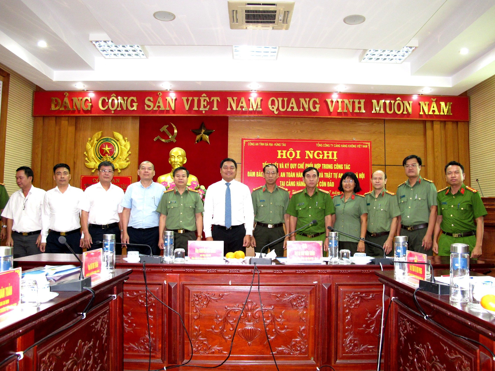 Hội nghị tổng kết và ký kết Quy chế phối hợp bảo đảm bảo an ninh trật tự tại Cảng HK Côn Đảo giữa công an tỉnh Bà Rịa - Vũng Tàu và Tổng công ty Cảng hàng không việt nam - CTCP|LOCAL_PATH:crawled_data/images/featured_377c825e2847.png