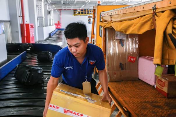 Đoàn Thanh niên ACV: 1.721 lượt đoàn viên thanh niên tình nguyện tham gia hỗ trợ hành khách trong dịp cao điểm Tết Mậu Tuất 2018|LOCAL_PATH:crawled_data/images/featured_37a134aa5013.jpg
