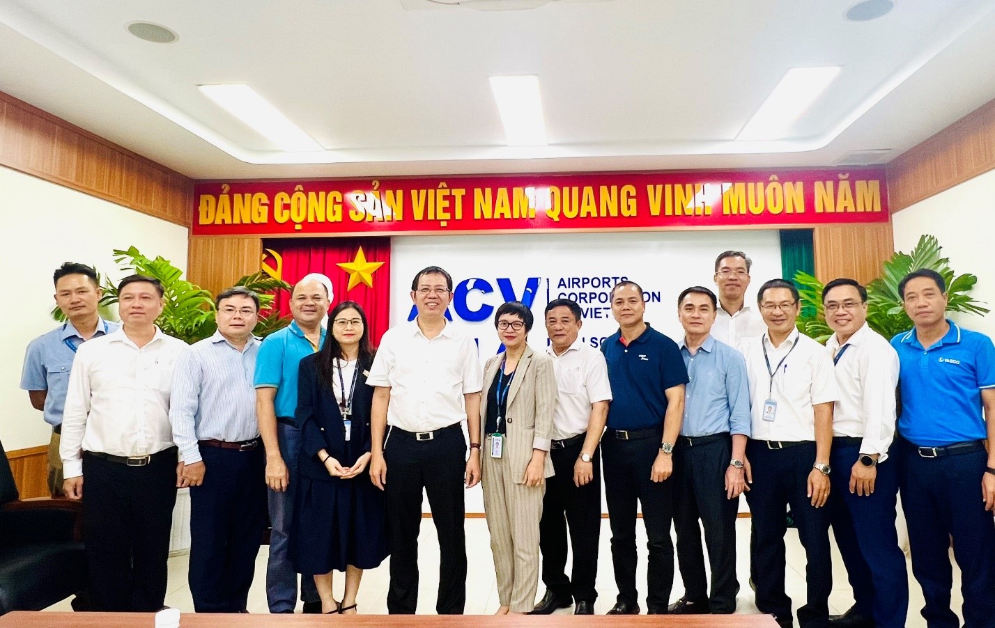 Cảng HKQT Tân Sơn Nhất ký Quy chế phối hợp với các hãng hàng không, các đơn vị phục vụ mặt đất trong công tác phục vụ hành khách tại Cảng|LOCAL_PATH:crawled_data/images/featured_384d3a26fd64.jpg