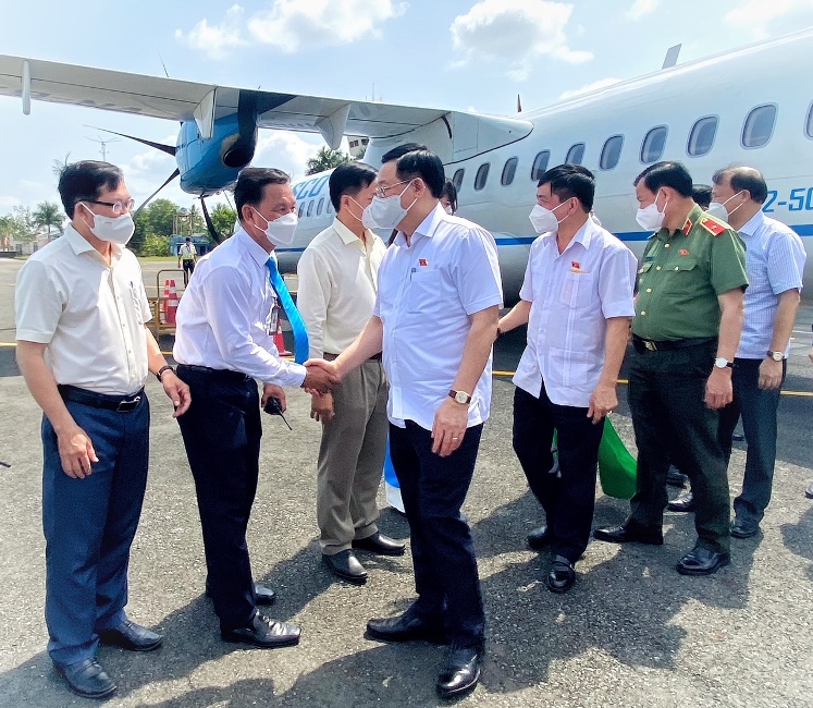 Cảng hàng không Cà Mau đón Chủ tịch Quốc hội Vương Đình Huệ đến thăm và làm việc tại Cà Mau|LOCAL_PATH:crawled_data/images/featured_3cd582c925d8.jpg
