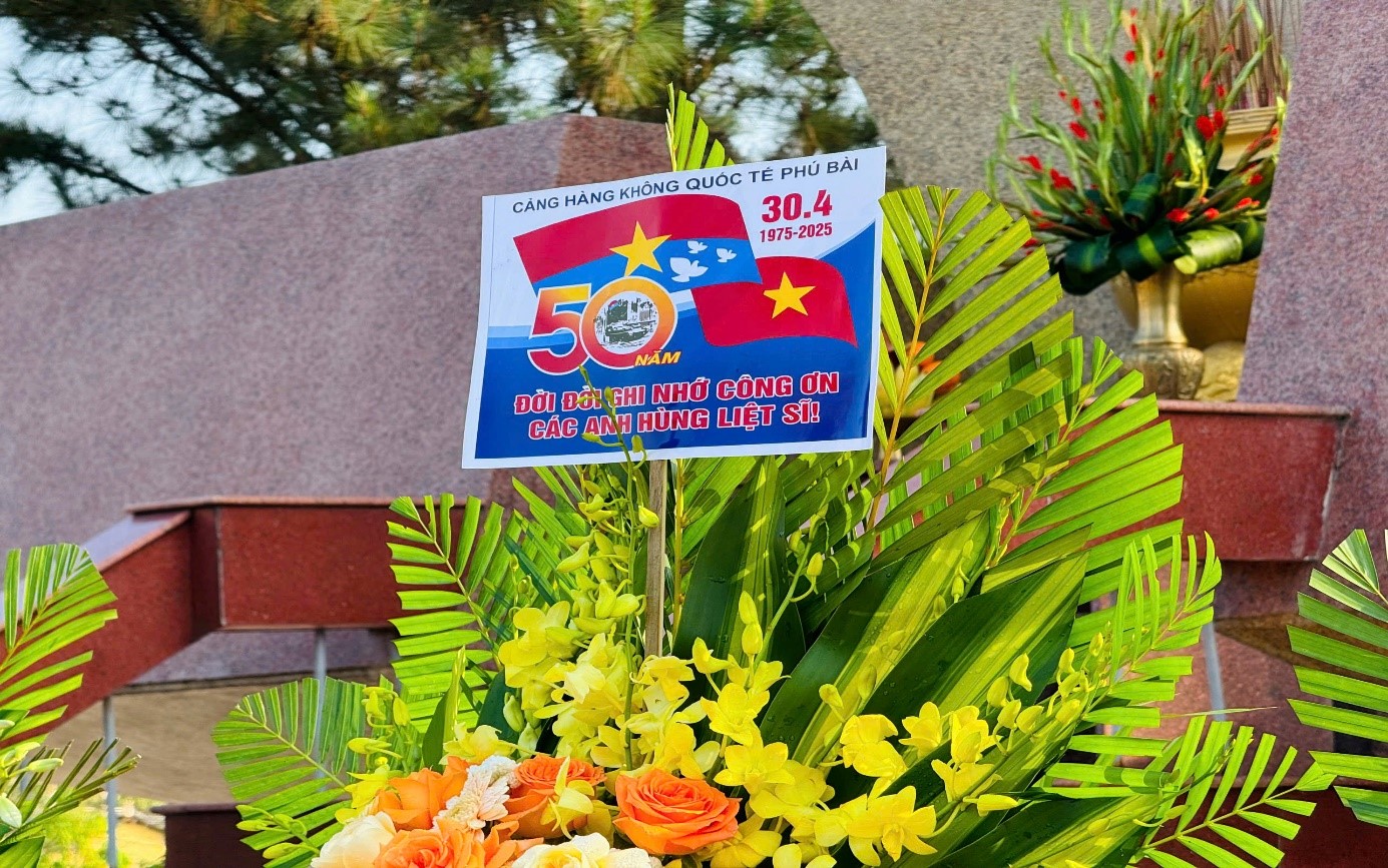 CẢNG HÀNG KHÔNG QUỐC TẾ PHÚ BÀI DÂNG HƯƠNG, DÂNG HOA TƯỞNG NIỆM CÁC ANH HÙNG LIỆT SĨ NHÂN DỊP LỄ KỶ NIỆM 50 NĂM NGÀY GIẢI PHÓNG MIỀN NAM, THỐNG NHẤT ĐẤT NƯỚC (30/4/1975 - 30/4/2025)|LOCAL_PATH:crawled_data/images/featured_3cf10cb9a294.jpg