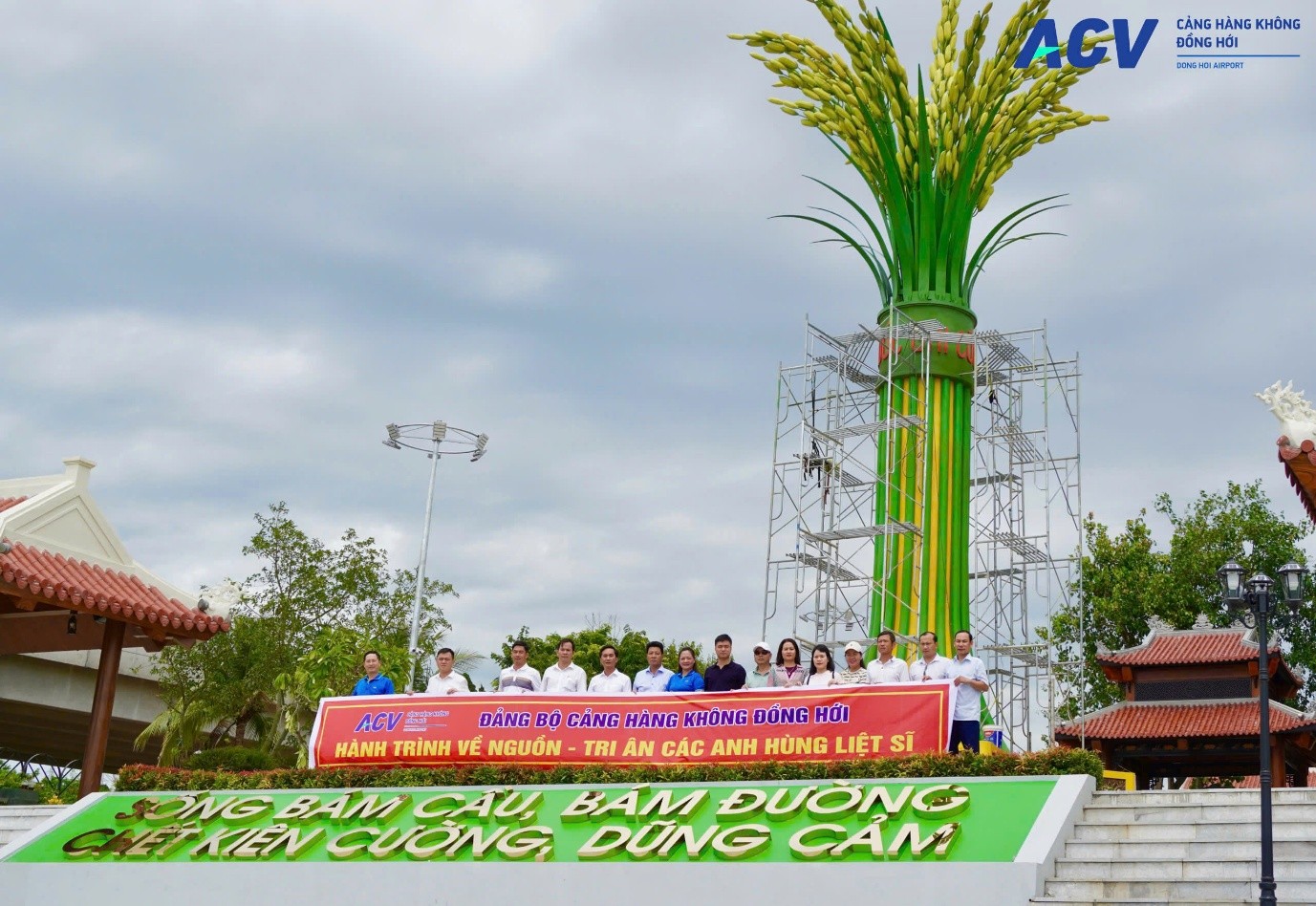 Đảng bộ Cảng hàng không Đồng Hới tổ chức hoạt động giáo dục chính trị, tư tưởng truyền thống cho cán bộ đảng viên.|LOCAL_PATH:crawled_data/images/featured_3d940f502c61.jpg