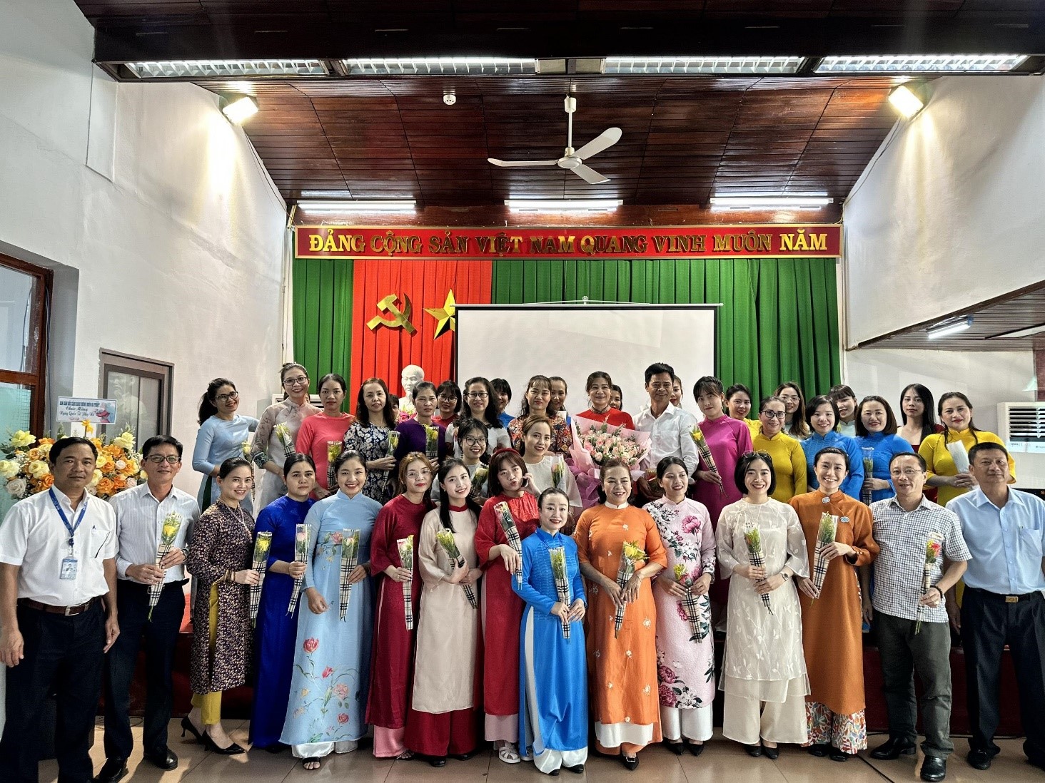 Cảng hàng không Buôn Ma Thuột tổ chức chương trình chào mừng dịp kỷ niệm ngày quốc tế phụ nữ 08/03|LOCAL_PATH:crawled_data/images/featured_3ecccf224681.jpg