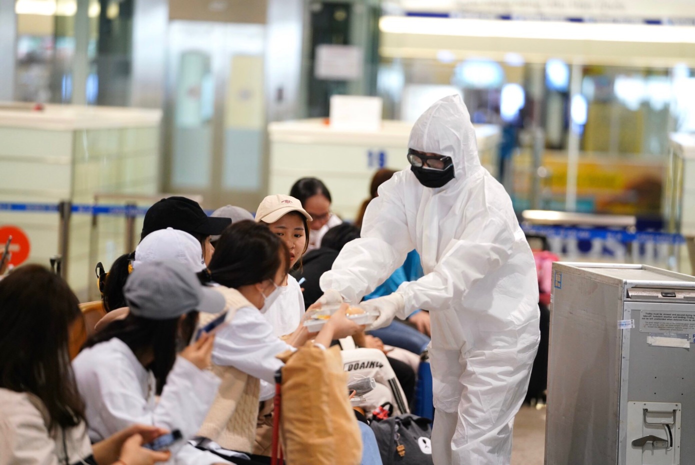 Cảng HKQT Nội Bài: Phục vụ suất ăn miễn phí cho hành khách chờ xét nghiệm, khai báo y tế|LOCAL_PATH:crawled_data/images/featured_42ac69903aab.jpg
