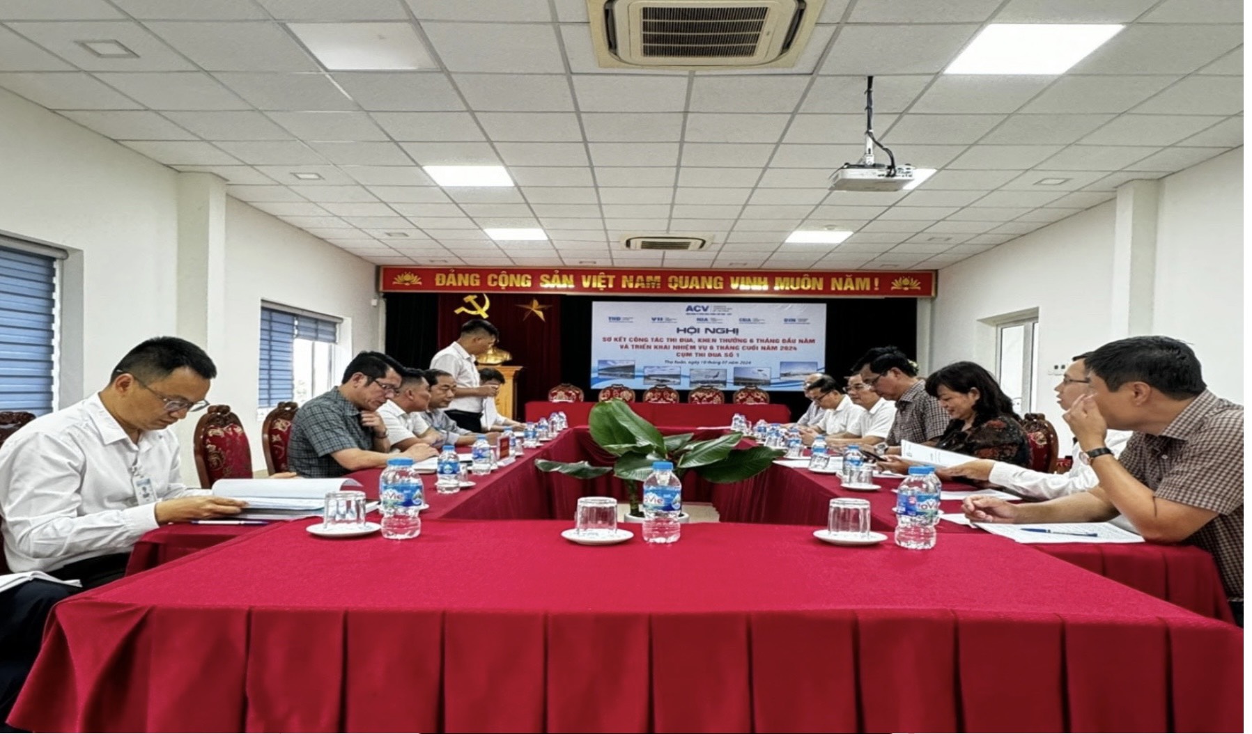 CẢNG HK THỌ XUÂN: CỤM THI ĐUA SỐ 1 TỔ CHỨC HỘI NGHỊ SƠ KẾT THI ĐUA KHEN THƯỞNG 6 THÁNG ĐẦU NĂM, TRIỂN KHAI PHƯƠNG HƯỚNG NHIỆM VỤ 6 THÁNG CUỐI NĂM 2024|LOCAL_PATH:crawled_data/images/featured_45c10e1c1073.jpg