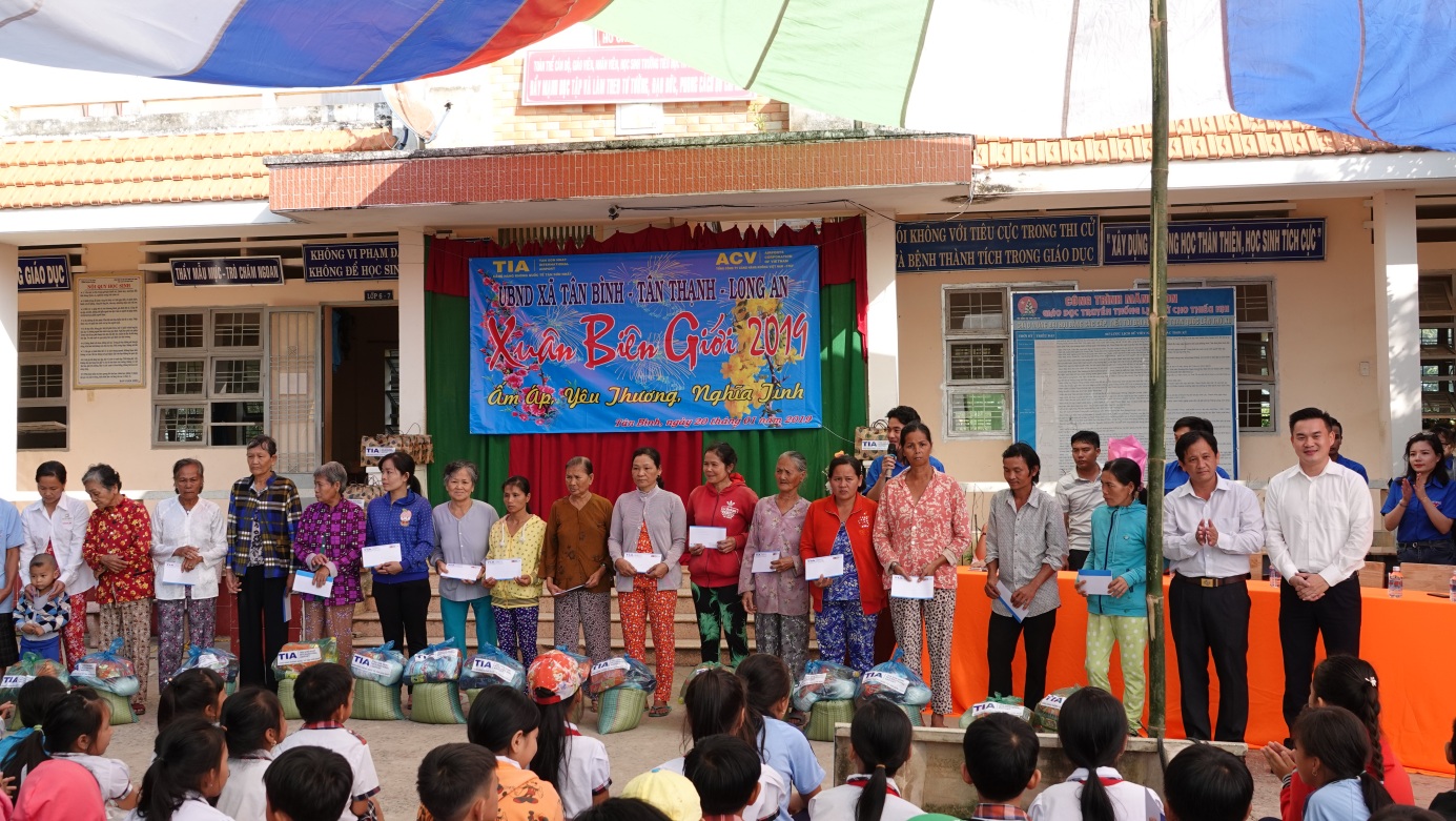 Đoàn Thanh niên ACV tổ chức chương trình từ thiện xã hội “Xuân biên giới” năm 2019 tại xã Tân Bình, huyện Tân Thạnh, tỉnh Long An|LOCAL_PATH:crawled_data/images/featured_488d7f925d22.jpg