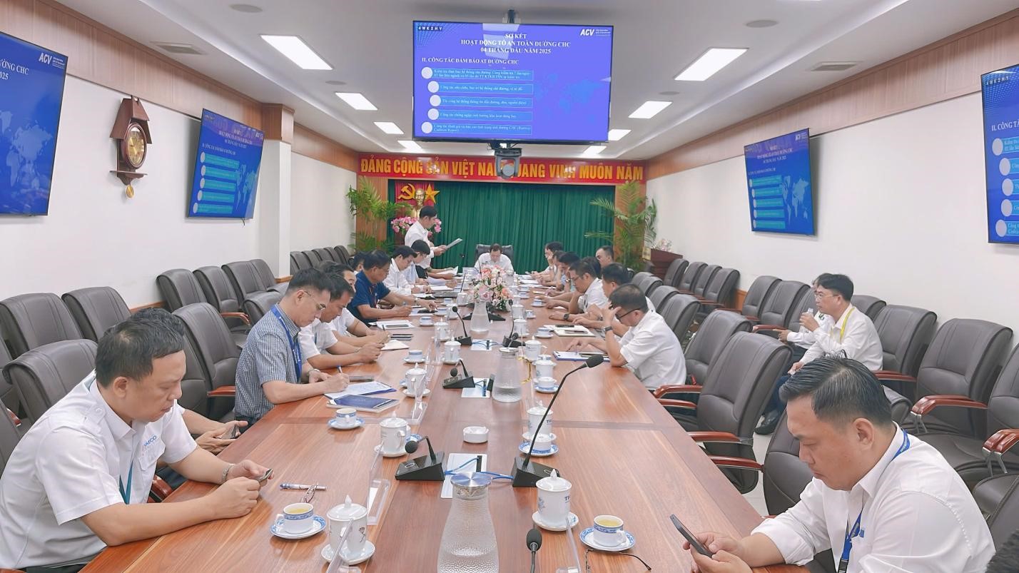 Cảng HKQT Tân Sơn Nhất sơ kết hoạt động Tổ công tác an toàn đường cất hạ cánh 4 tháng đầu năm 2025|LOCAL_PATH:crawled_data/images/featured_4b77936bfdb1.jpg