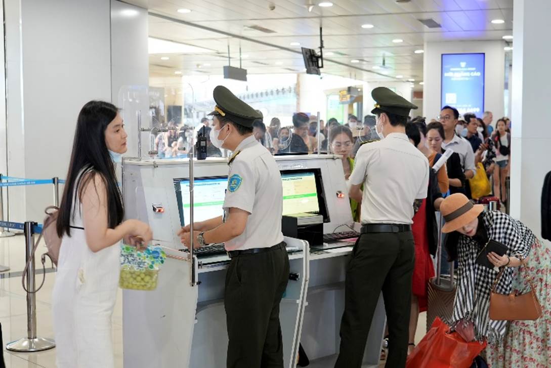 Hành khách qua Cảng HKQT Nội Bài tăng cao dịp cao điểm hè năm 2023|LOCAL_PATH:crawled_data/images/featured_4beb3e0ba500.jpg