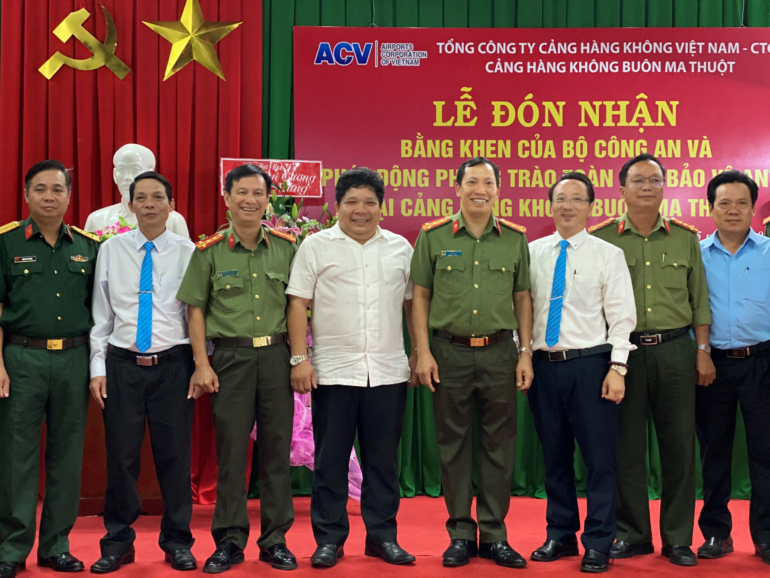 CẢNG HÀNG KHÔNG BUÔN MA THUỘT NHẬN BẰNG KHEN CỦA BỘ CÔNG AN VÀ PHÁT ĐỘNG PHONG TRÀO TOÀN DÂN BẢO VỆ ANTQ|LOCAL_PATH:crawled_data/images/featured_4c98cb5399d6.jpg