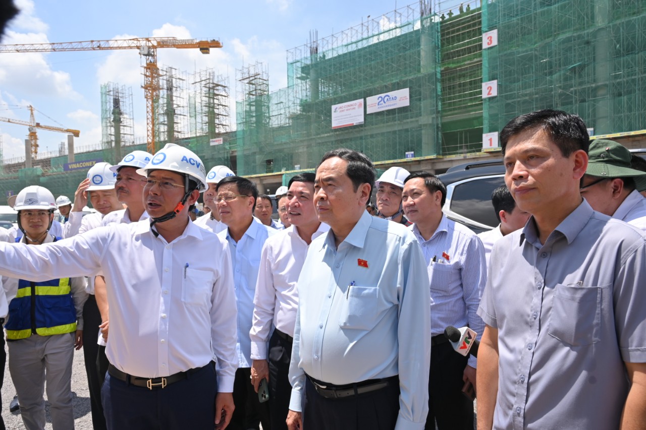 Chủ tịch Quốc hội Trần Thanh Mẫn kiểm tra tiến độ xây dựng Dự án Cảng HKQT Long Thành|LOCAL_PATH:crawled_data/images/featured_4cba01b5a76d.jpg