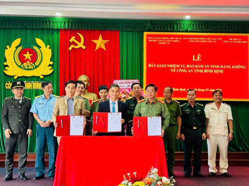 CẢNG HÀNG KHÔNG PHÙ CÁT BÀN GIAO NHIỆM VỤ BẢO ĐẢM AN NINH HÀNG KHÔNG VỀ CÔNG AN TỈNH BÌNH ĐỊNH|LOCAL_PATH:crawled_data/images/featured_4db8fc782315.jpg