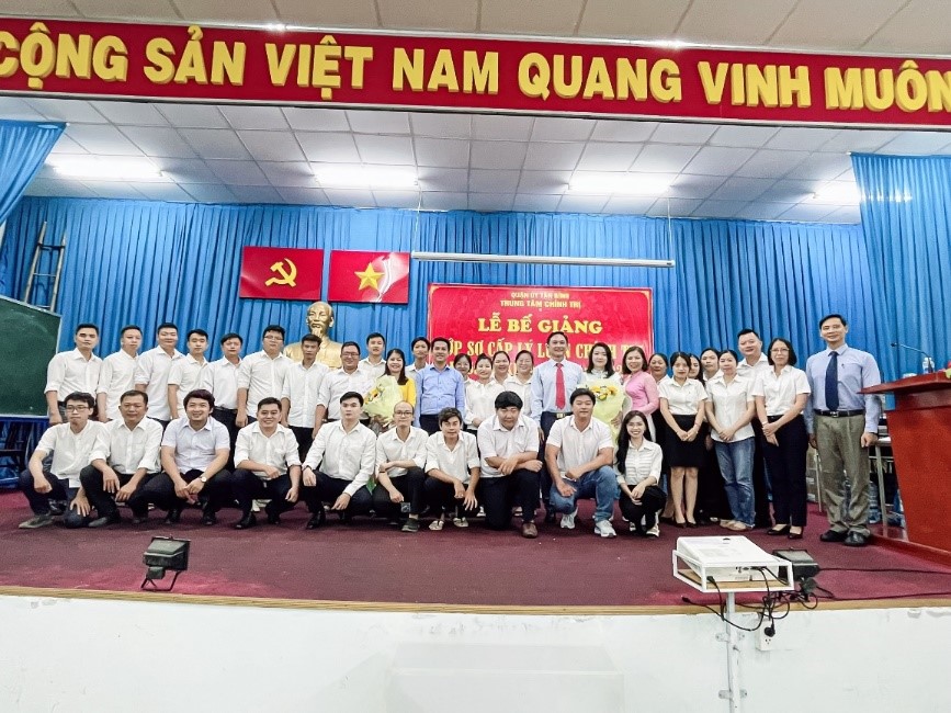 Cảng HKQT Tân Sơn Nhất hoàn thành chương trình đào tạo trình độ Sơ cấp Lý luận chính trị cho 11 cán bộ đoàn năm 2024.|LOCAL_PATH:crawled_data/images/featured_50621acc1206.jpg