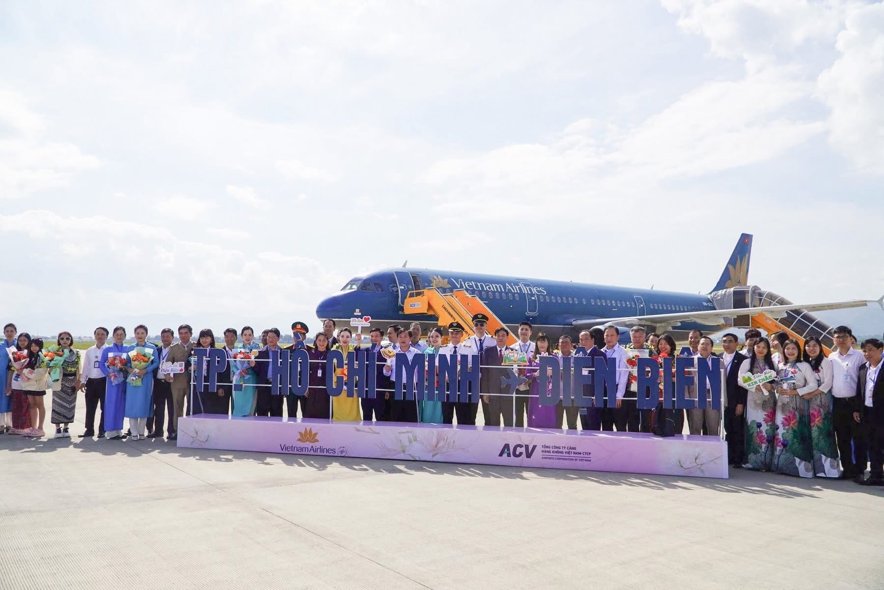 Cảng hàng không Điện Biên đón chuyến bay thẳng đầu tiên từ Thành phố Hồ Chí Minh của Hãng hàng không Vietnam Airlines|LOCAL_PATH:crawled_data/images/featured_519e630576ac.jpg