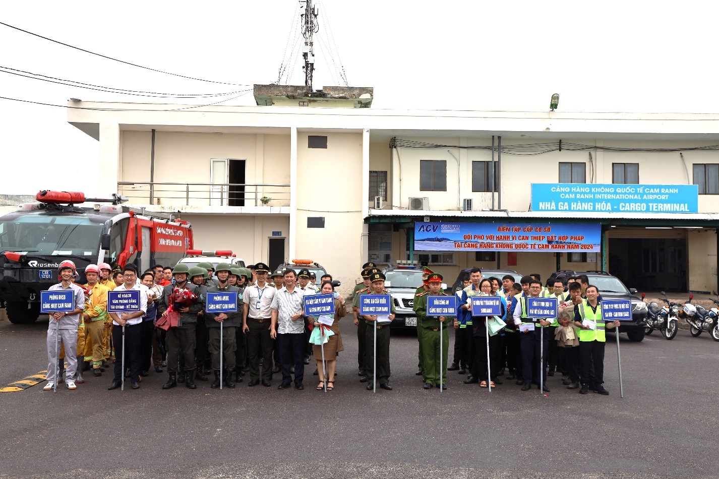 Cảng hàng không quốc tế Cam Ranh diễn tập đối phó với hành vi can thiệp bất hợp pháp cấp cơ sở năm 2024|LOCAL_PATH:crawled_data/images/featured_536f73935fd6.jpg