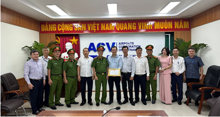 Cảng HKQT Tân Sơn Nhất là đơn vị điển hình tiên tiến về PCCC năm 2023|LOCAL_PATH:crawled_data/images/featured_5451dd763c8c.png