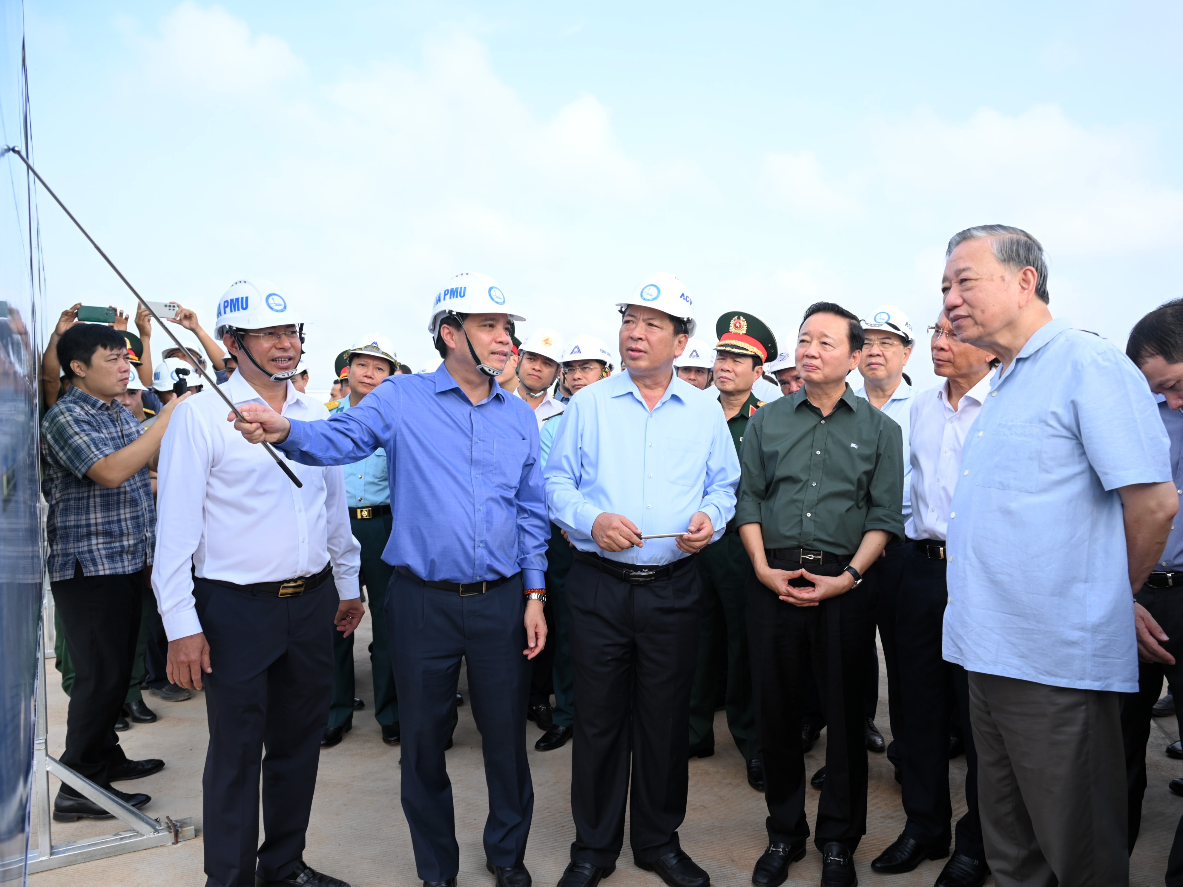 Tổng Bí thư Tô Lâm: Cảng HKQT Long Thành là một công trình biểu tượng cho khát vọng phát triển mạnh mẽ, bền vững và hội nhập sâu rộng của đất nước trong giai đoạn mới|LOCAL_PATH:crawled_data/images/featured_55122c2f66fd.JPG