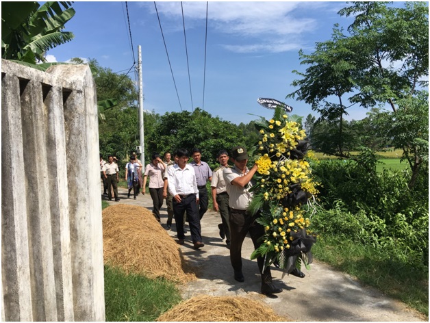 Tổ chức tiễn đưa mẹ Hồ Thị Đào - Mẹ Việt Nam anh hùng Cảng Hàng Không Tuy Hòa đang phụng dưỡng về nơi an nghỉ cuối cùng|LOCAL_PATH:crawled_data/images/featured_5561400ac6d8.jpg