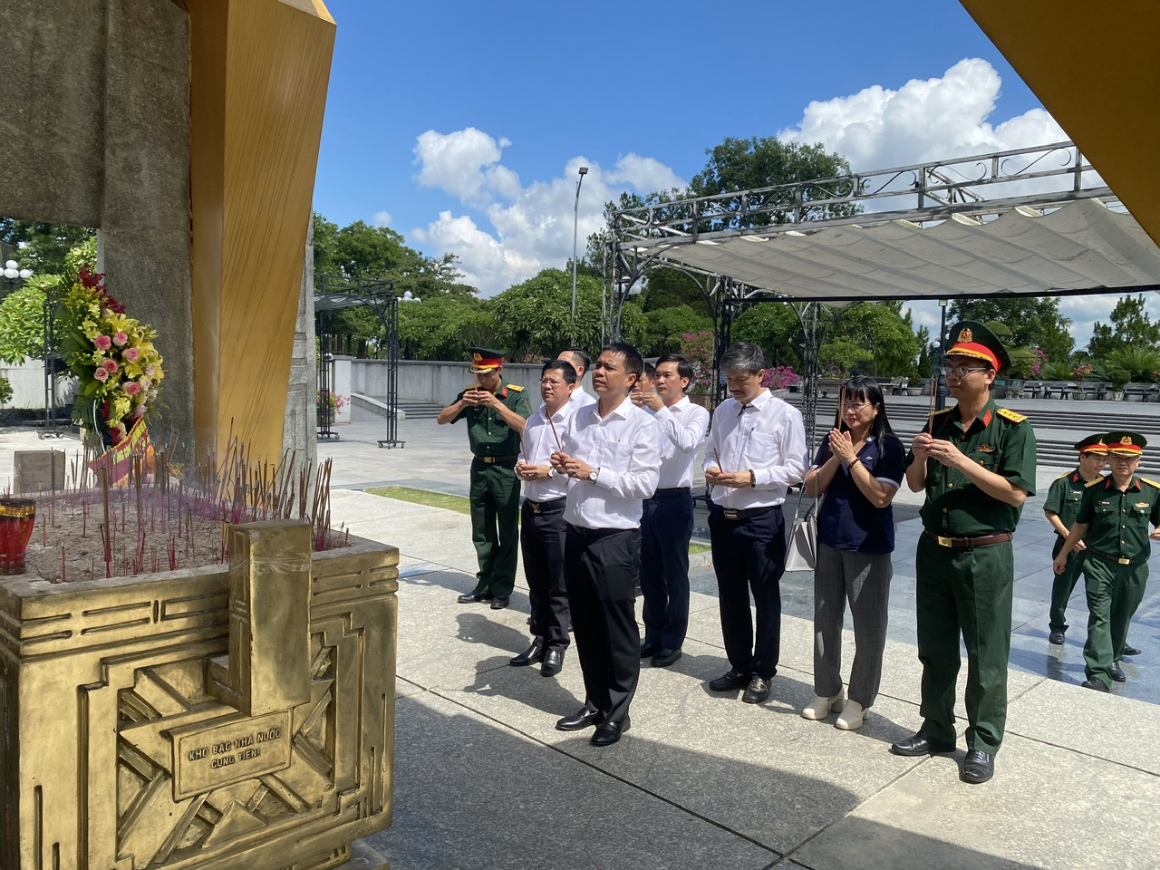 Tổng công ty Cảng hàng không Việt Nam dâng hương kỷ niệm 76 năm Ngày Thương binh Liệt sỹ|LOCAL_PATH:crawled_data/images/featured_5663eb521974.jpg