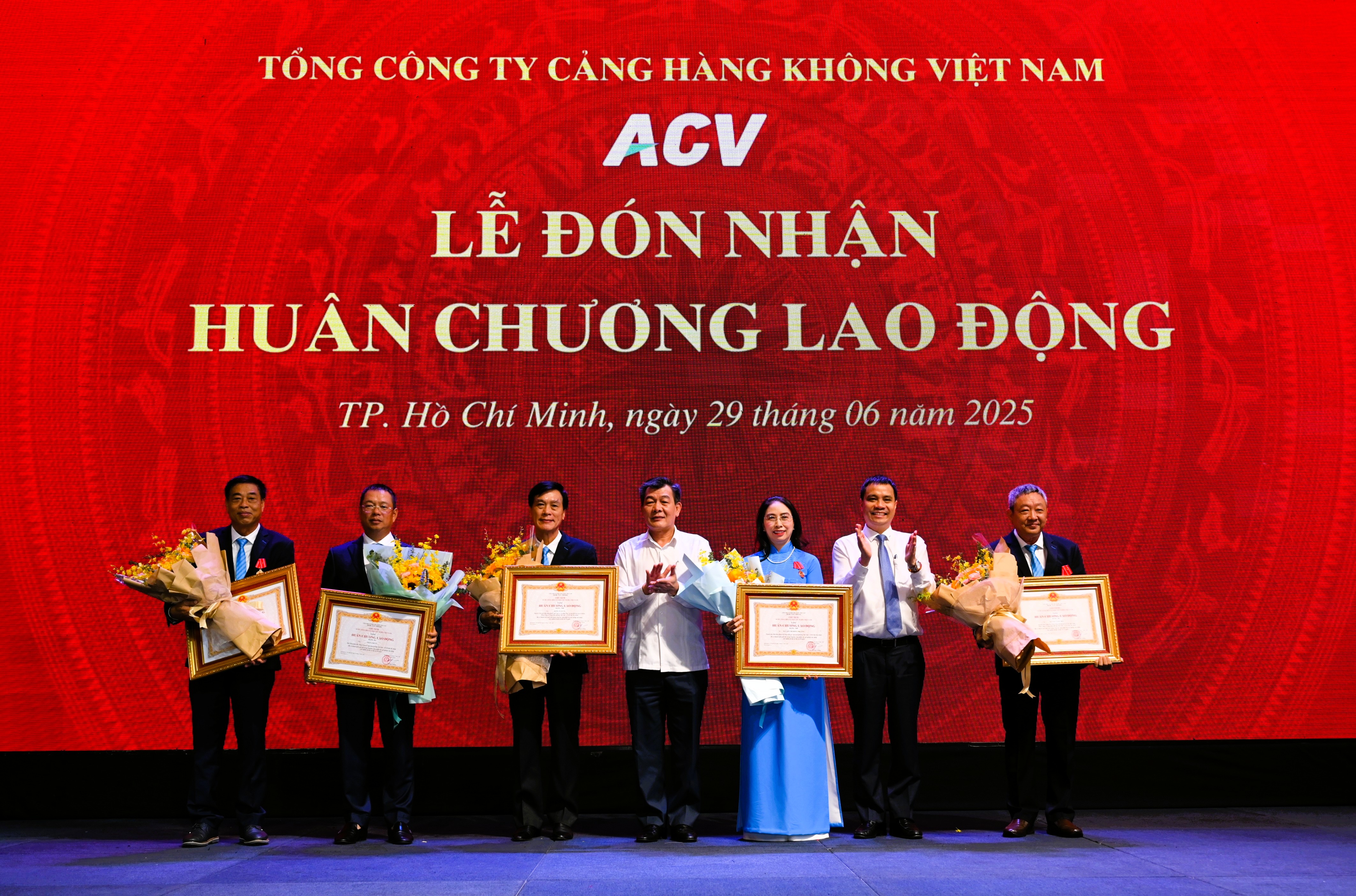 Hội nghị Đại biểu Người lao động & Hội nghị Điển hình tiên tiến lần III - năm 2025: Tôn vinh thành tích, phát động phong trào thi đua giai đoạn mới|LOCAL_PATH:crawled_data/images/featured_57d3fbc5dea2.JPG
