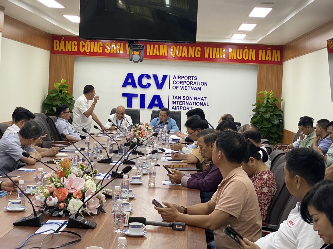 Đoàn kiểm tra của Ủy ban An toàn giao thông quốc gia về hoạt động vận tải hàng không và công tác đảm bảo trật tự, an toàn giao thông tại Cảng HKQT Tân Sơn Nhất|LOCAL_PATH:crawled_data/images/featured_5975285eedc2.jpg