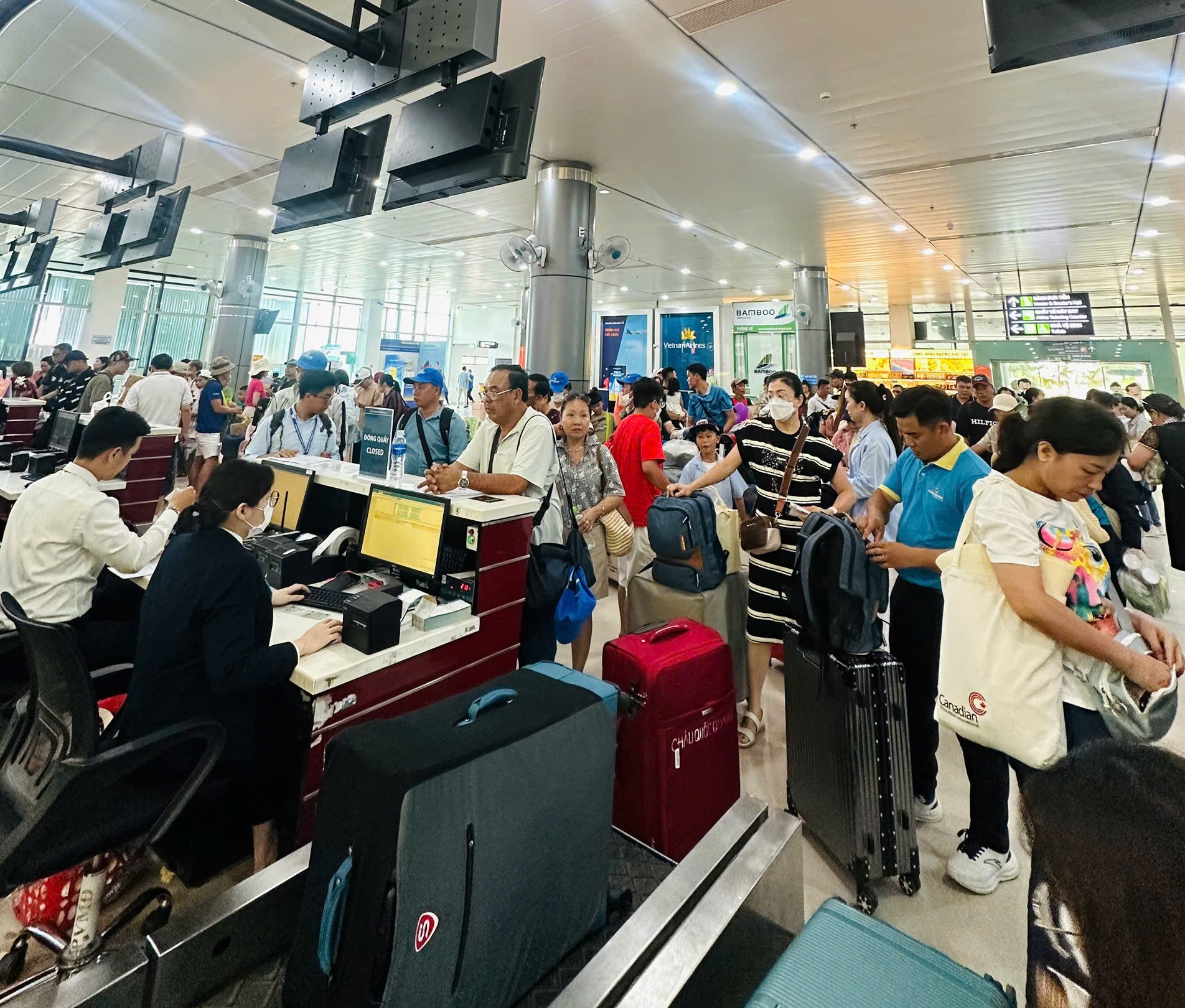 Cảng hàng không Phù Cát chủ động các giải pháp đảm bảo khai thác thông suốt cao điểm hè 2025|LOCAL_PATH:crawled_data/images/featured_5b3792b90445.jpg