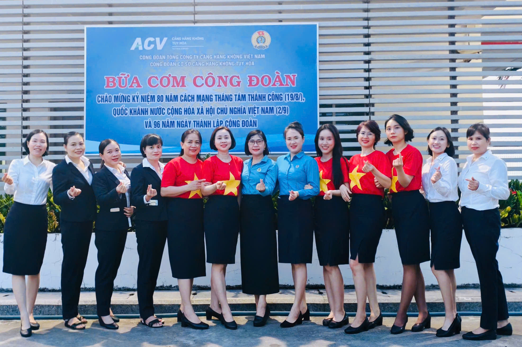 CẢNG HÀNG KHÔNG TUY HÒA TỔ CHỨC CHƯƠNG TRÌNH “BỮA CƠM CÔNG ĐOÀN” 2025 - ẤM ÁP, GẮN KẾT TÌNH ĐỒNG NGHIỆP|LOCAL_PATH:crawled_data/images/featured_5bebfca2219e.jpg