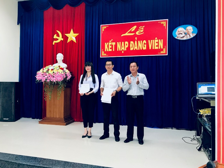 Cảng hàng không Cà Mau kết nạp Đảng viên mới|LOCAL_PATH:crawled_data/images/featured_5d8b81d7d5dd.jpg