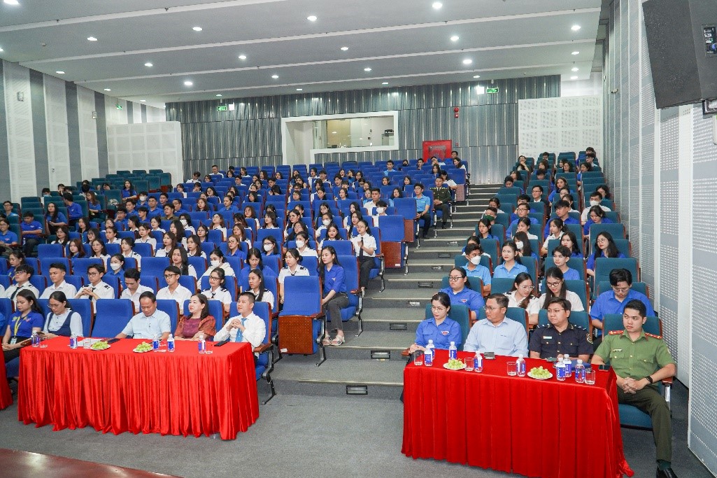 “Đoàn Thanh niên Cảng HKQT Tân Sơn Nhất tổ chức Chương trình Tổng kết hoạt động Thanh niên tình nguyện và trao giải các Hội thi trực tuyến trong năm 2023”|LOCAL_PATH:crawled_data/images/featured_60280c176228.jpg