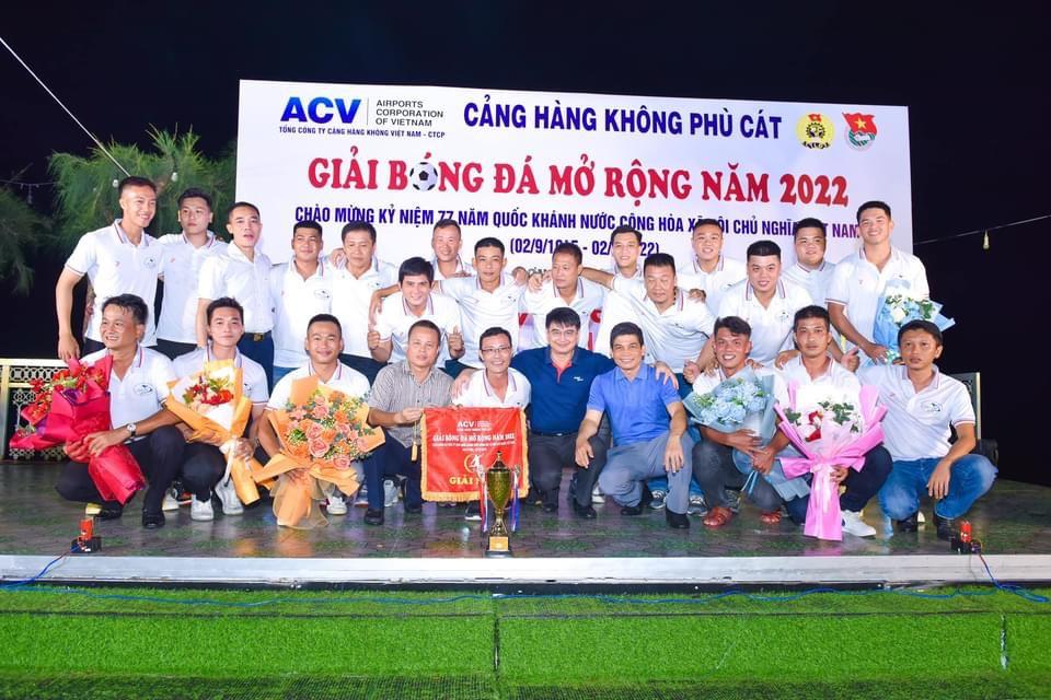Cảng HK  Phù Cát tổ chức giải bóng đá mở rộng năm 2022 . Chào mừng kỷ niệm 77 năm ngày Quốc Khánh Việt Nam (02/9/1945 – 02/9/2022)|LOCAL_PATH:crawled_data/images/featured_647667e1b2e2.jpg