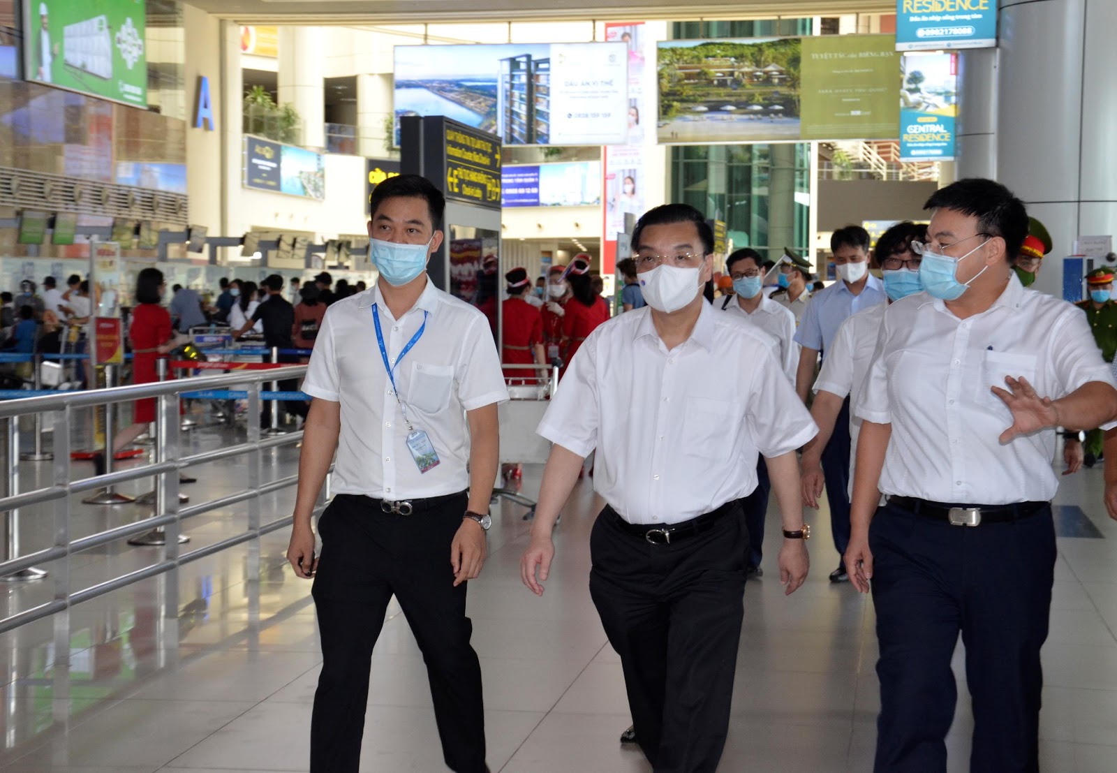 Chủ tịch UBND Thành phố Hà Nội: Cảng HKQT Nội Bài là một trong những đơn vị luôn làm tốt công tác phòng dịch Covid-19 trên địa bàn thành phố Hà Nội|LOCAL_PATH:crawled_data/images/featured_664b112ab538.jpg