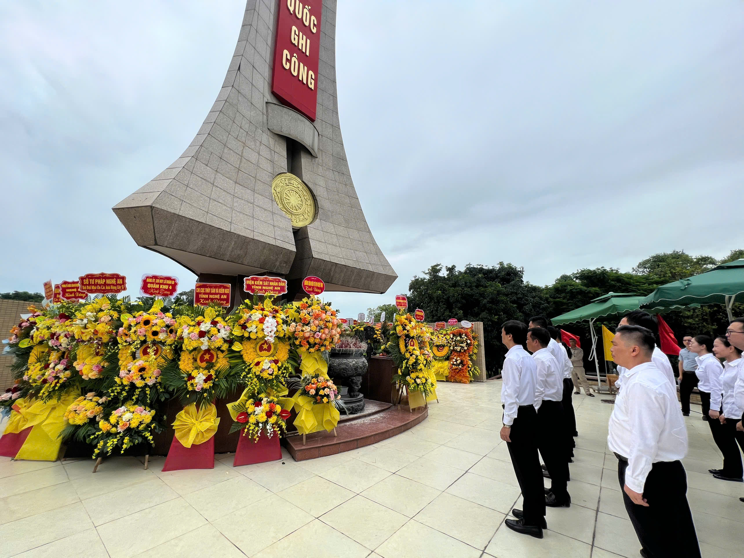 Cảng hàng không quốc tế Vinh tổ chức dâng hương kỷ niệm 78 năm Ngày Thương binh - Liệt sĩ (27/7/1947 - 27/7/2025)