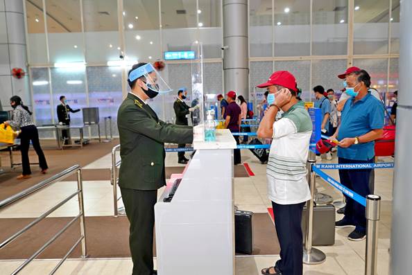Cảng HKQT Tân Sơn Nhất, Cảng HKQT Cam Ranh, Cảng HKQT Cần Thơ, Cảng HKQT Vinh và Cảng hàng không Liên Khương: 100% CBCNV xét nghiệm có kết quả âm tính với Covid-19|LOCAL_PATH:crawled_data/images/featured_680231cdb16d.jpg