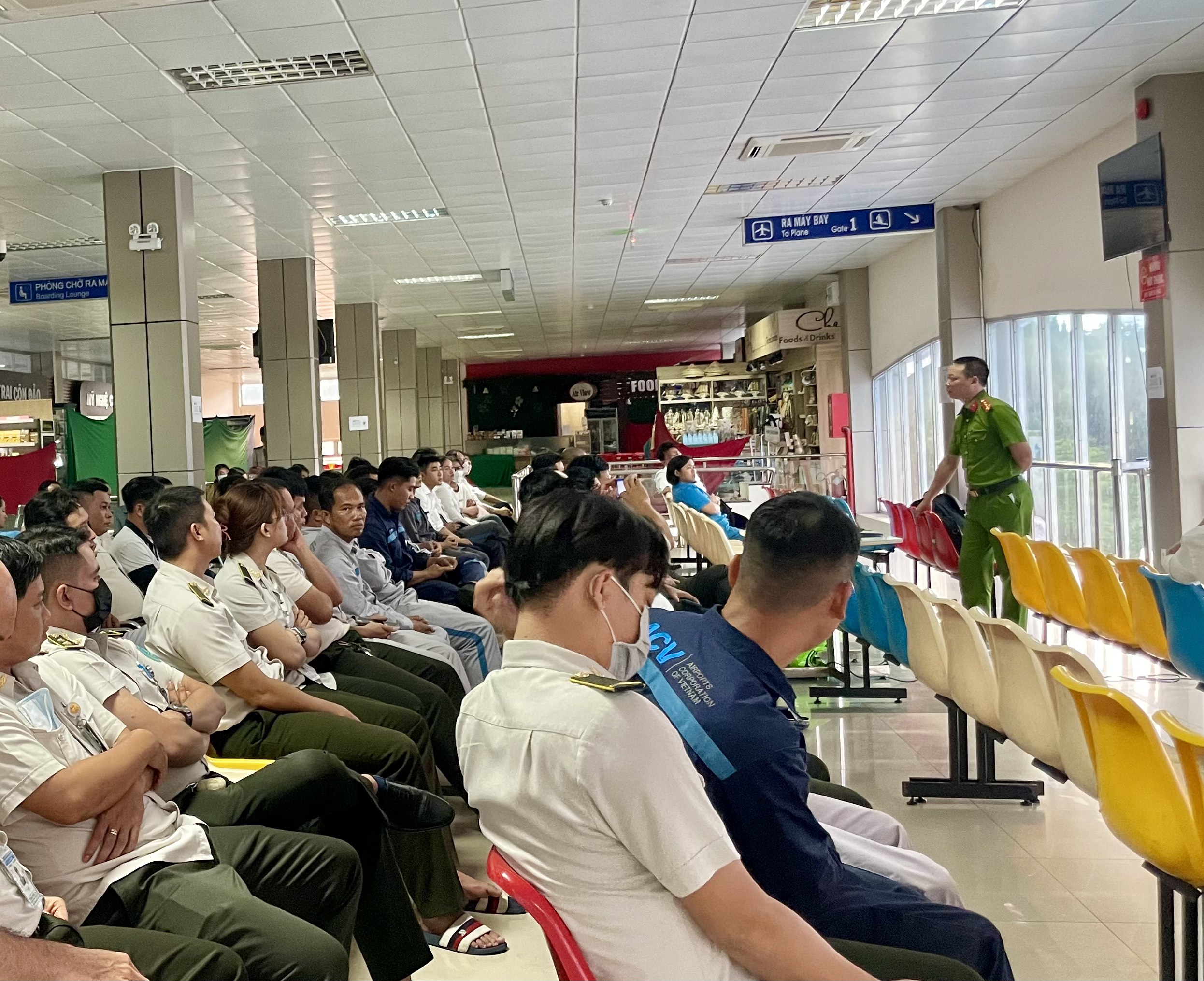 Huấn luyện, bồi dưỡng nghiệp vụ trong công tác phòng cháy chữa cháy, cứu nạn cứu hộ năm 2024 tại Cảng hàng không Côn Đảo|LOCAL_PATH:crawled_data/images/featured_6827d383cb83.jpg