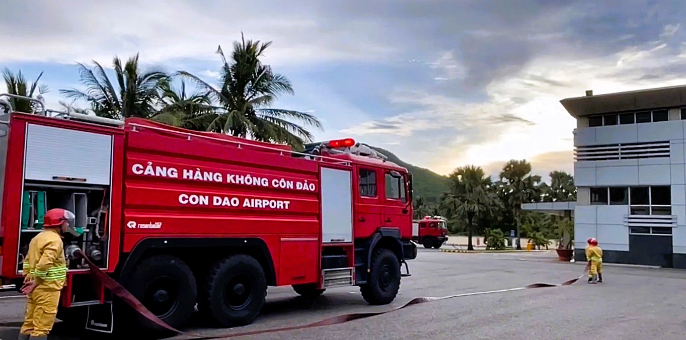 Cảng hàng không Côn Đảo diễn tập ứng phó thiên tai và cứu nạn cứu hộ, nâng cao khả năng phản ứng khẩn cấp|LOCAL_PATH:crawled_data/images/featured_6a28f27ba5fd.jpg