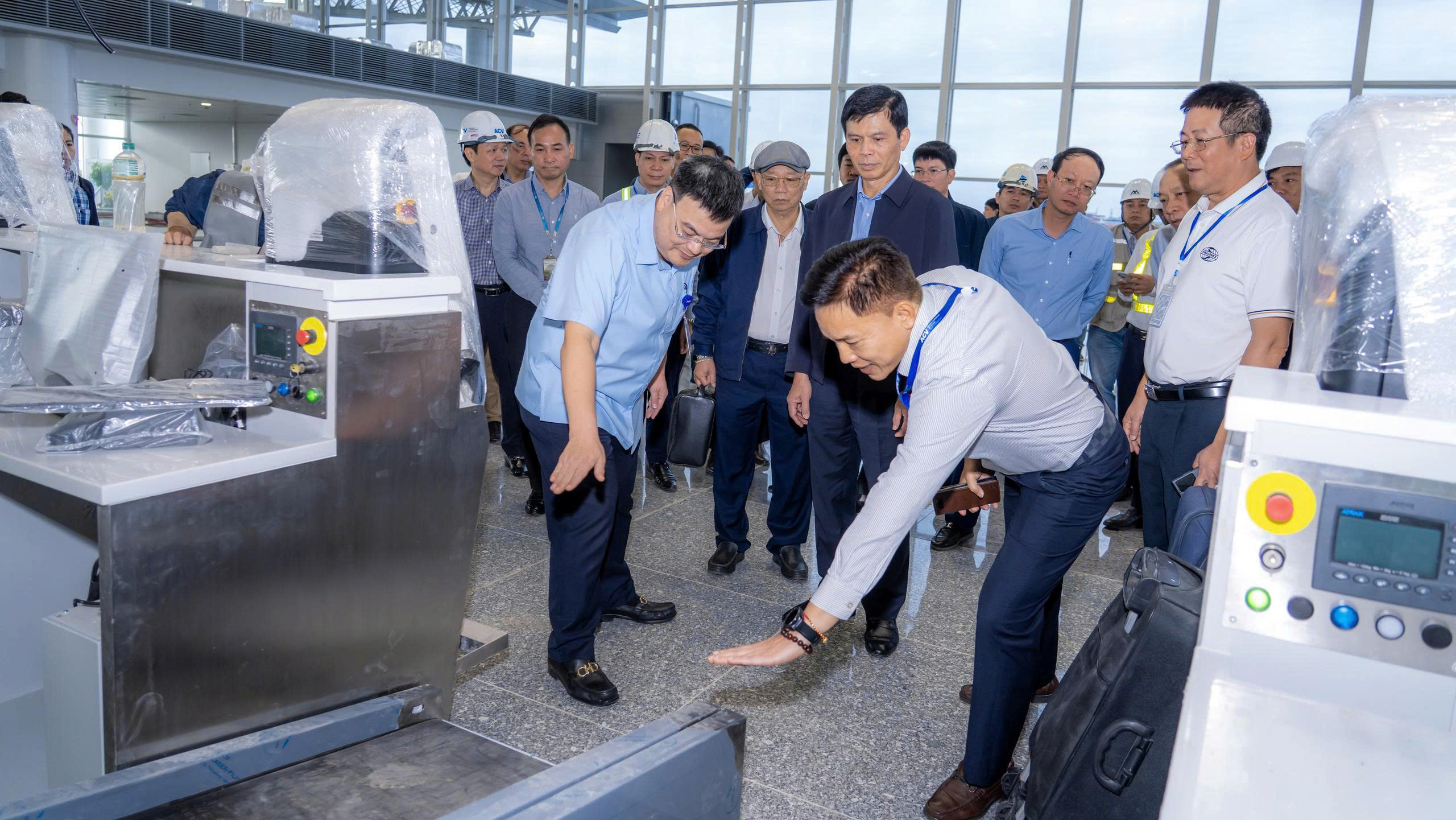 Thứ trưởng Bộ Xây dựng kiểm tra tiến độ Dự án mở rộng Nhà ga hành khách T2 – Cảng HKQT Nội Bài|LOCAL_PATH:crawled_data/images/featured_6b5f012ae8ad.jpg