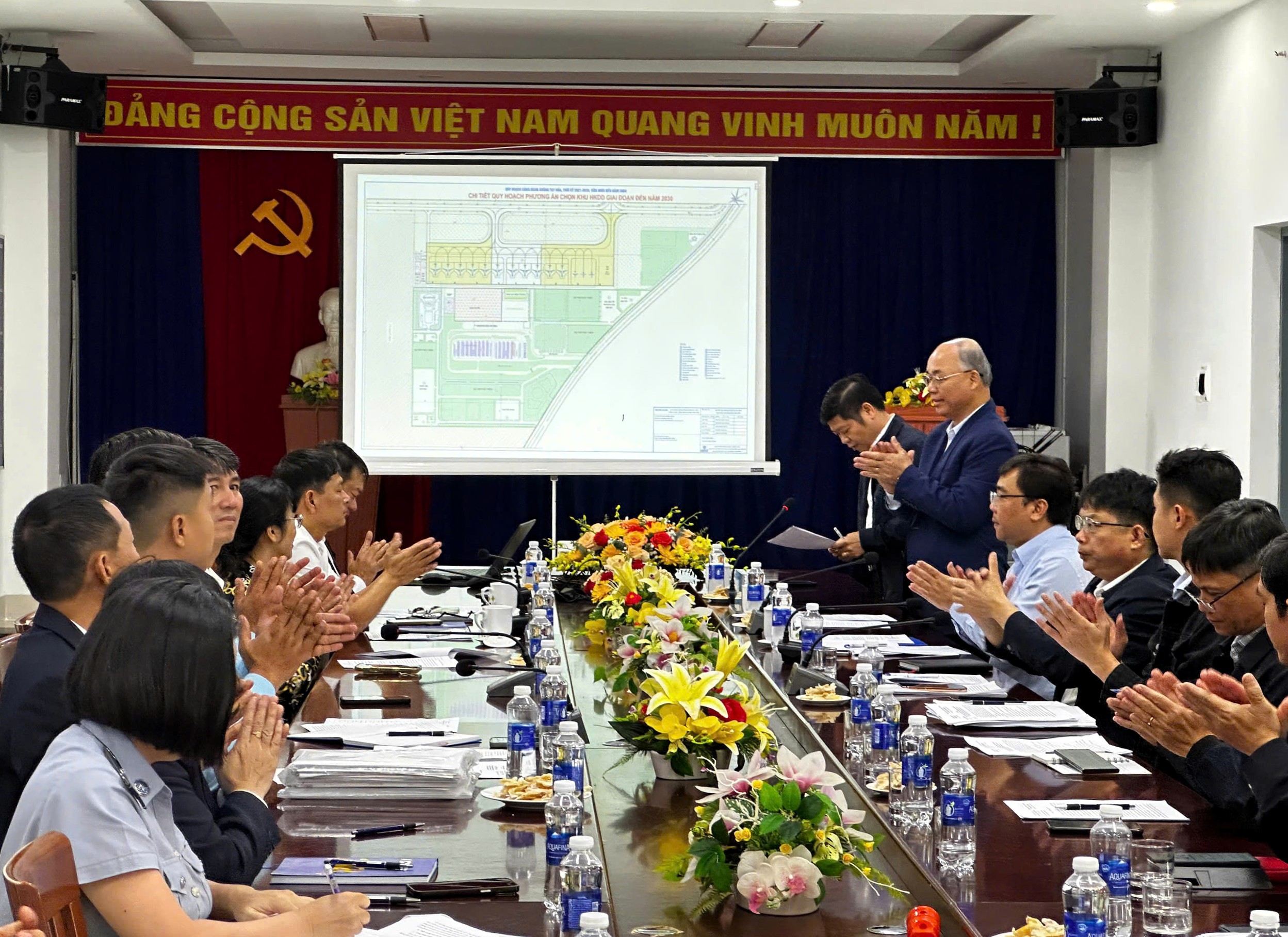 Lãnh đạo UBND tỉnh Đắk Lắk làm việc với ACV về Quy hoạch mở rộng Cảng hàng không Tuy Hòa thời kỳ 2021-2030, tầm nhìn đến năm 2050|LOCAL_PATH:crawled_data/images/featured_6bc105062a08.jpg
