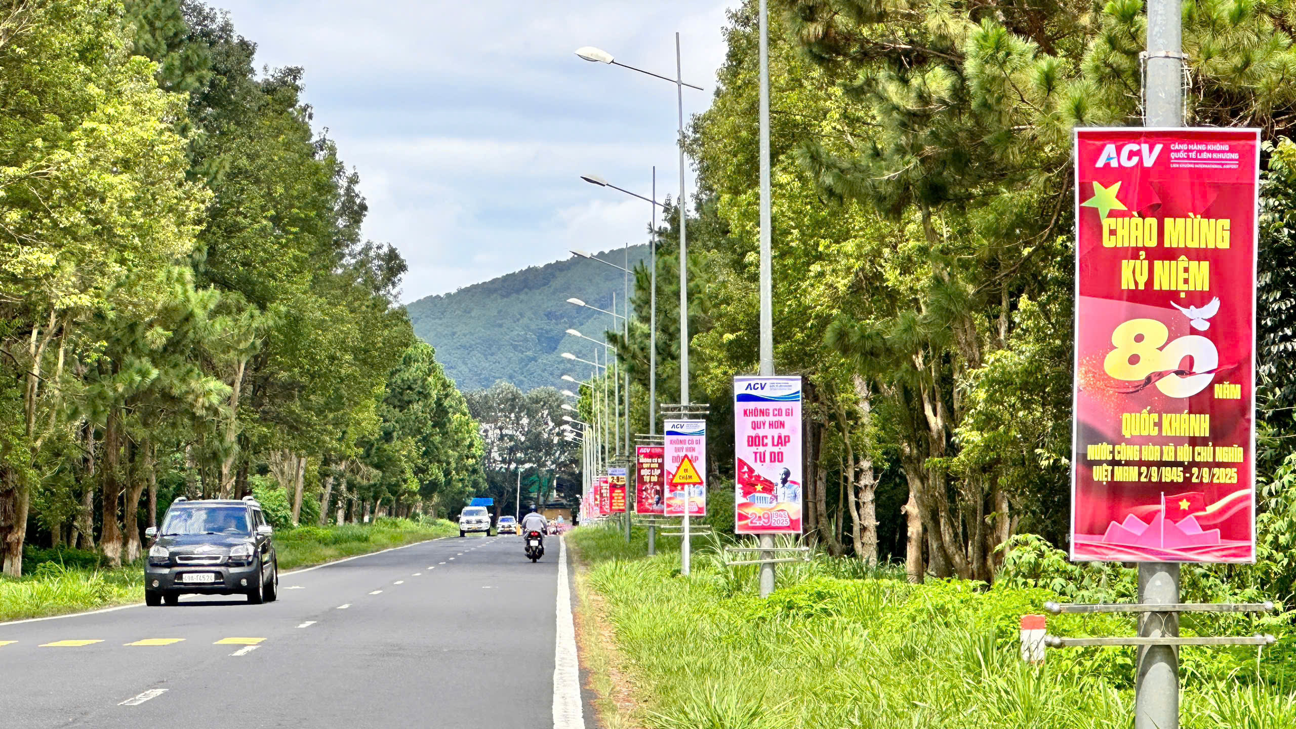 CẢNG HÀNG KHÔNG QUỐC TẾ LIÊN KHƯƠNG TƯNG BỪNG KHÔNG KHÍ CHÀO MỪNG KỶ NIỆM 80 NĂM CÁCH MẠNG THÁNG TÁM THÀNH CÔNG VÀ QUỐC KHÁNH 2/9|LOCAL_PATH:crawled_data/images/featured_6f9f8d565ad1.jpg