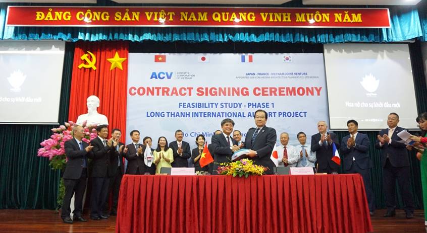 Lễ ký kết hợp đồng tư vấn khảo sát và lập Báo cáo nghiên cứu khả thi giai đoạn 1 - Dự án Cảng HKQT Long Thành|LOCAL_PATH:crawled_data/images/featured_704864c4cd5a.jpg