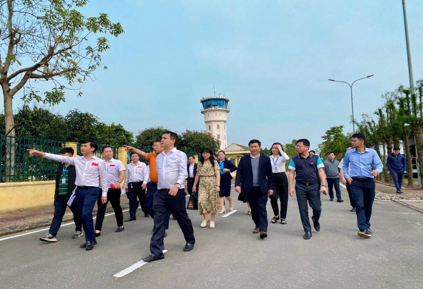 Tổng Giám đốc Tổng công ty Cảng hàng không Việt Nam thăm và kiểm tra công tác khai thác và chuẩn bị triển khai dự án nhà ga T2 và mở rộng sân đỗ tàu bay Cảng hàng không Đồng Hới|LOCAL_PATH:crawled_data/images/featured_71483087de6e.jpg