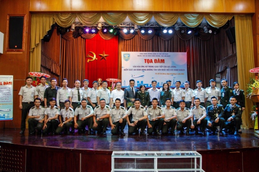 Cảng HKQT Tân Sơn Nhất: Tọa đàm “Văn hóa ứng xử trong giao tiếp của lực lượng kiểm soát an ninh hàng không đối với hành khách”|LOCAL_PATH:crawled_data/images/featured_72e9b0dd1365.jpg