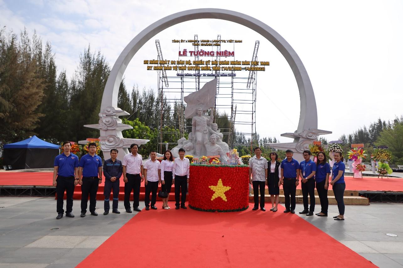 Đảng ủy, Công đoàn, Đoàn Thanh niên Cảng HKQT Cam Ranh dâng hương tưởng niệm 35 năm sự kiện Gạc Ma|LOCAL_PATH:crawled_data/images/featured_742832dcbf7b.jpg