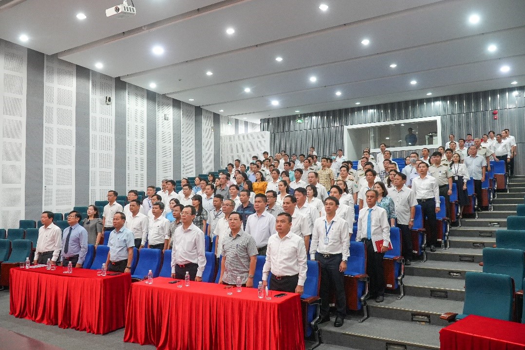 Đảng bộ Cảng HKQT Tân Sơn Nhất tổ chức thành công Hội nghị trao Huy hiệu 30 năm tuổi Đảng và tập huấn nghiệp vụ công tác Đảng năm 2024|LOCAL_PATH:crawled_data/images/featured_7460d9ce7703.jpg