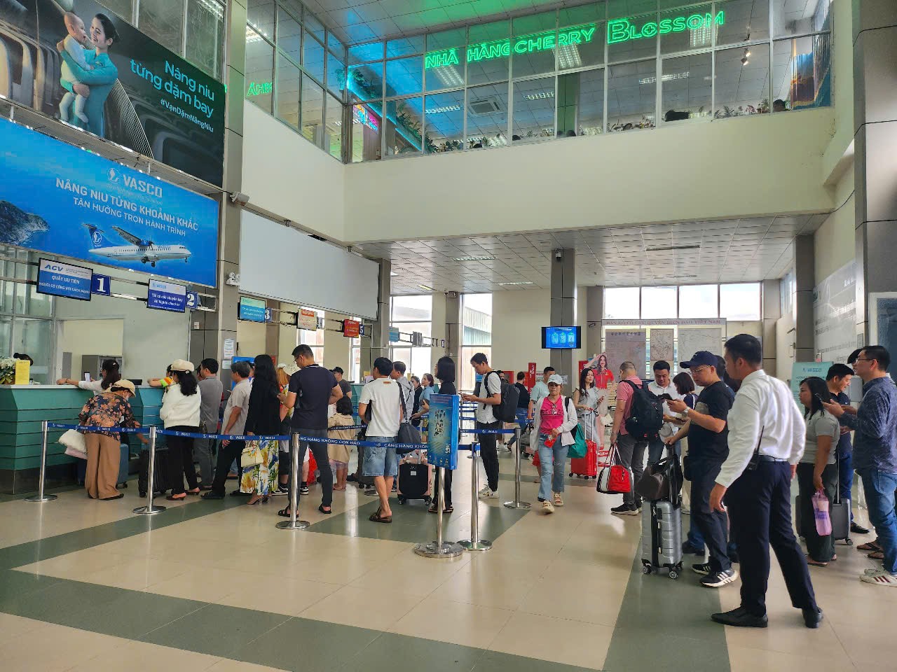 Lượng hành khách tại Cảng hàng không Côn Đảo vượt 99 nghìn lượt trong giai đoạn đầu cao điểm Hè 2025|LOCAL_PATH:crawled_data/images/featured_748753795d3e.jpg