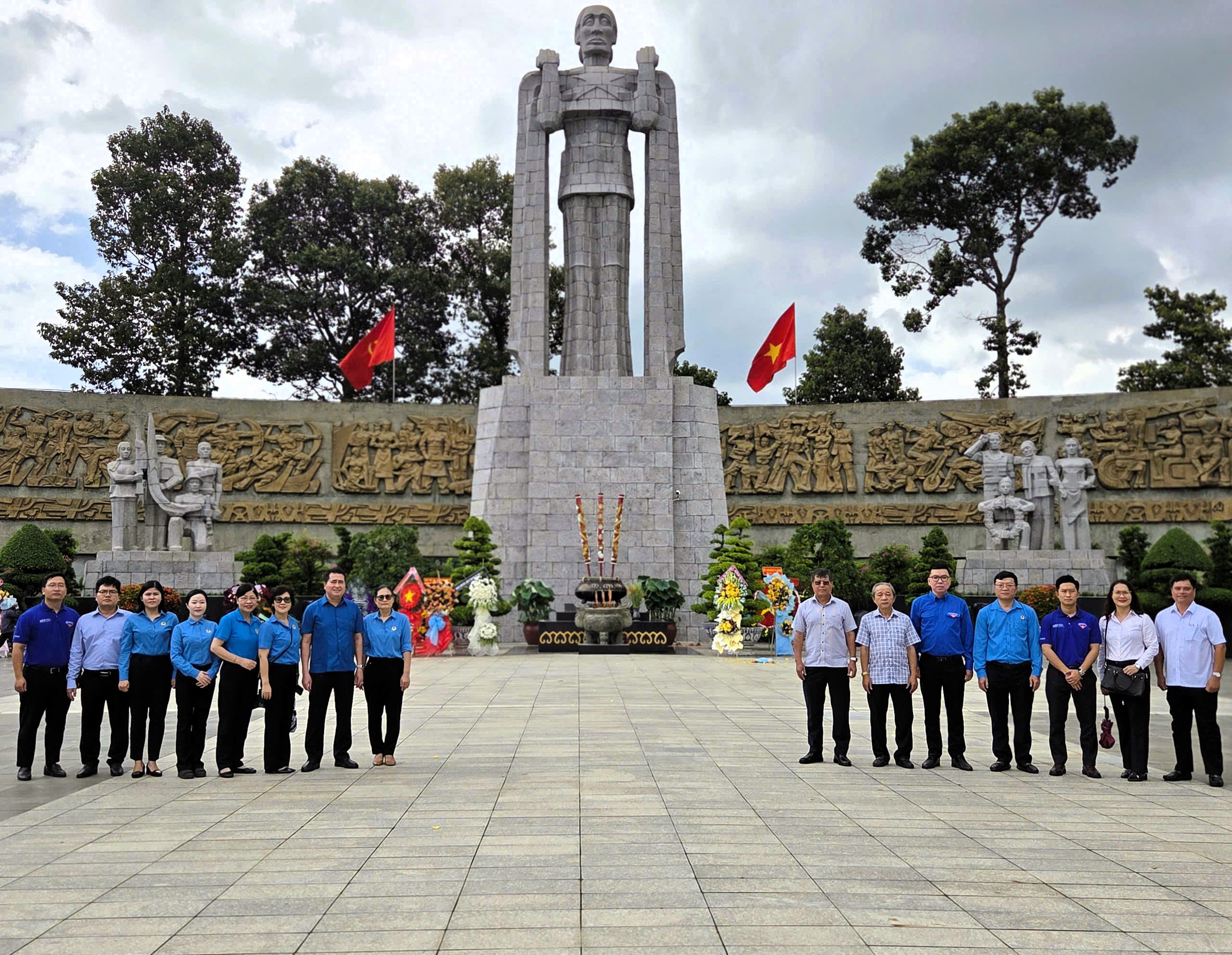Tri ân, tưởng niệm các anh hùng nhân dịp kỷ niệm 78 năm Ngày Thương binh Liệt sĩ (27/7/1947 - 27/7/2025)|LOCAL_PATH:crawled_data/images/featured_74dd4394e21d.jpg