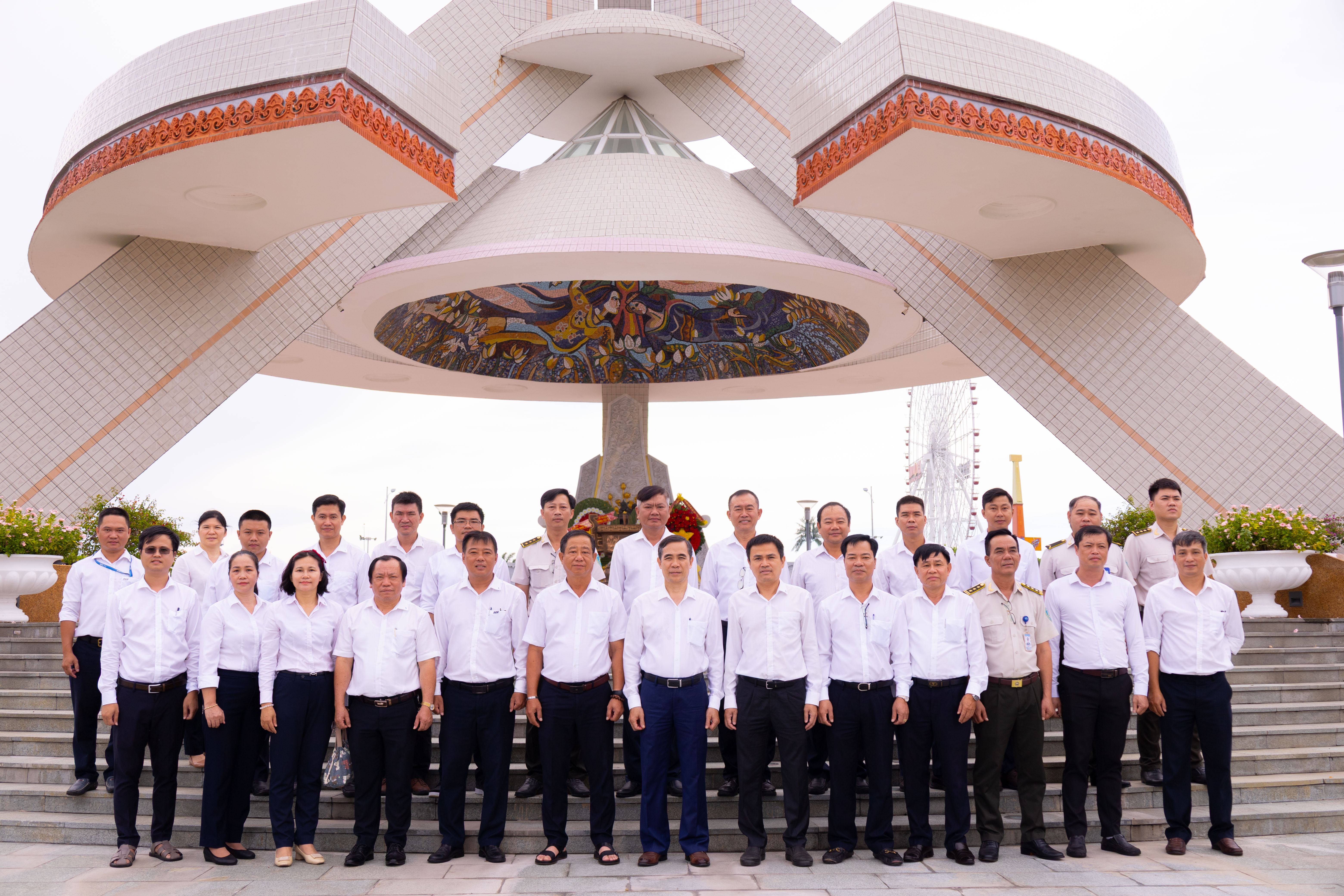 Đảng ủy Cảng HKQT Đà Nẵng dâng hương tưởng niệm Chủ tịch Hồ Chí Minh và các Anh hùng Liệt sỹ|LOCAL_PATH:crawled_data/images/featured_7536d88796aa.jpg