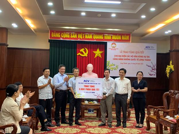 Trao tặng 5.000 phần quà Tết trị giá 2,5 tỷ đồng cho người dân trong vùng Dự án Cảng HKQT Long Thành|LOCAL_PATH:crawled_data/images/featured_765cbf922fb6.jpg