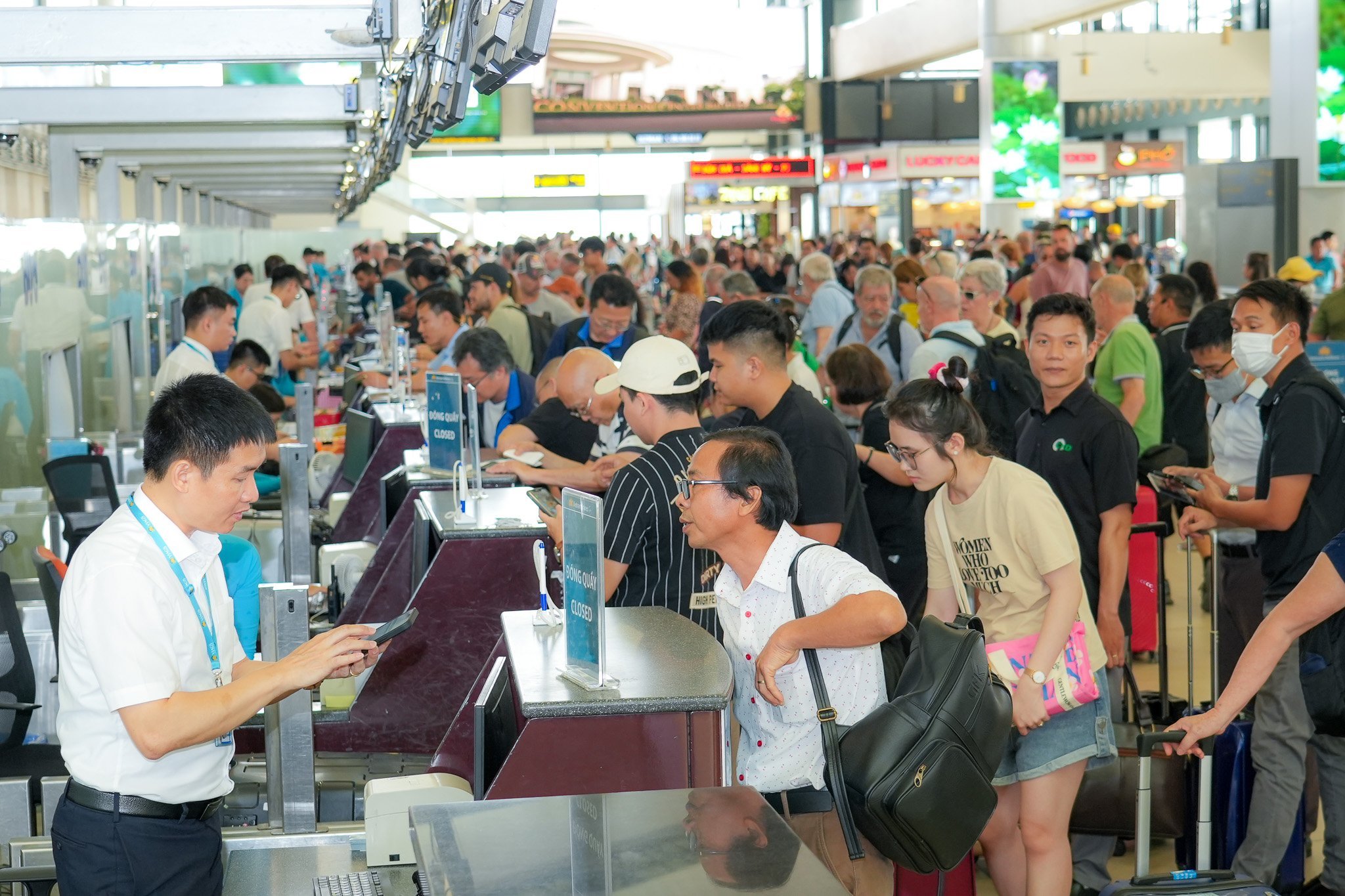 440 nghìn lượt khách đi và đến Cảng HKQT Nội Bài trong dịp nghỉ lễ 30/4-1/5|LOCAL_PATH:crawled_data/images/featured_7669e52d1a3c.jpg