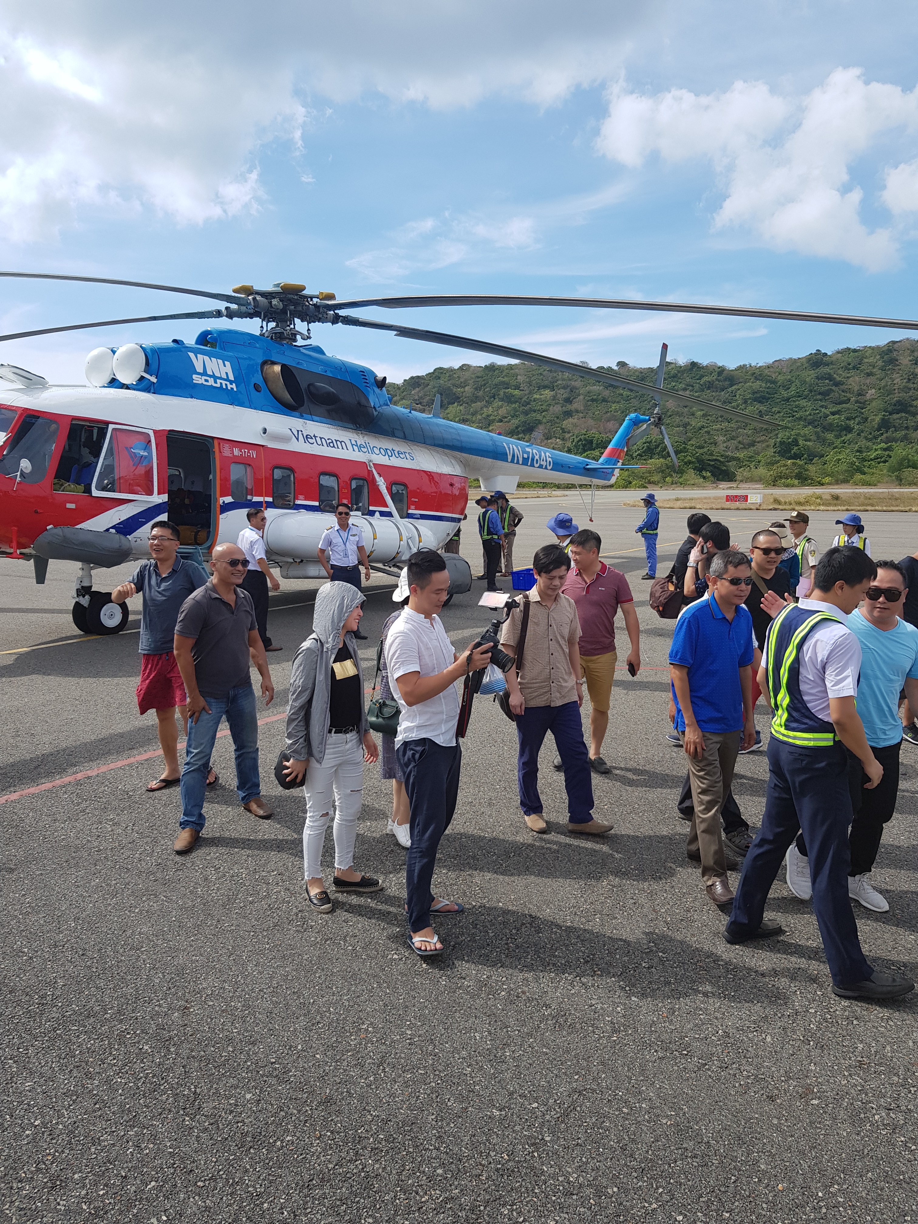 Công Ty Trực Thăng Miền Nam (VNH South) chính thức thực hiện chuyến bay thương mại đầu tiên  thông qua Cảng hàng không Côn Đảo|LOCAL_PATH:crawled_data/images/featured_7a69e4b8b7ba.jpg