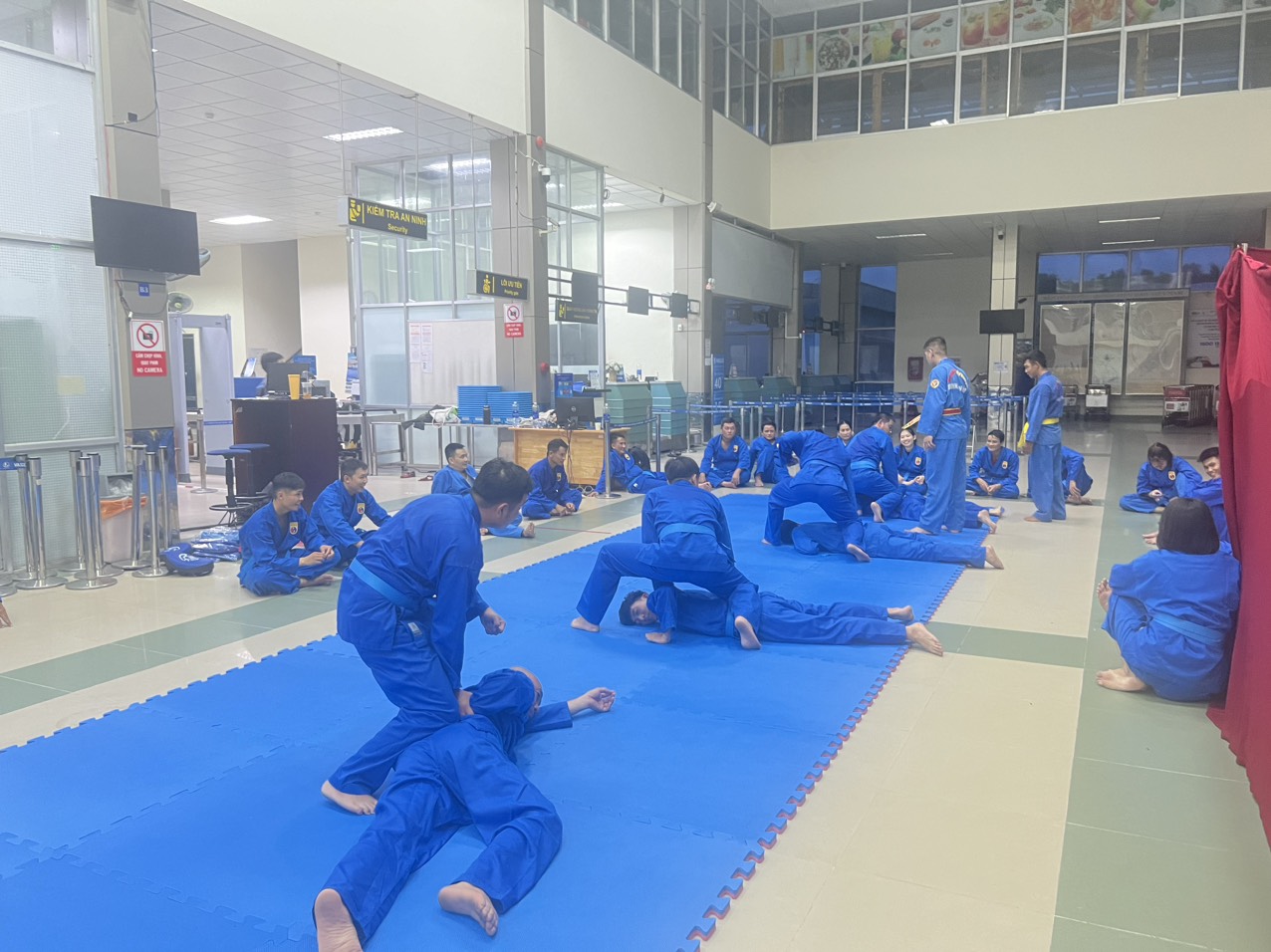 CẢNG HÀNG KHÔNG CÔN ĐẢO TỔ CHỨC HUẤN LUYỆN TỰ VỆ TẠI CHỖ CHO LỰC LƯỢNG KIỂM SOÁT AN NINH HÀNG KHÔNG|LOCAL_PATH:crawled_data/images/featured_7c1e8e658150.jpg