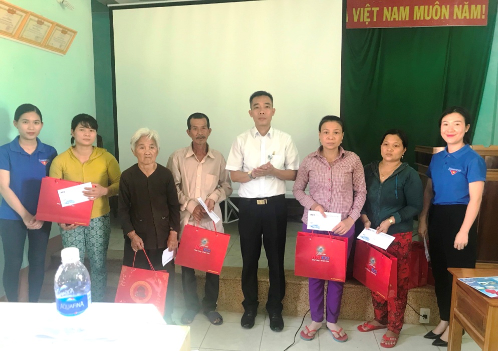 Cảng hàng không Phù Cát: Tổ chức chương trình truyên truyền văn hoá an toàn hàng không và hoạt động xã hội từ thiện|LOCAL_PATH:crawled_data/images/featured_7cca9d1b6eac.jpg